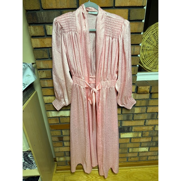 Gilligan O'Malley Other - Vintage Gilligan O'Malley Pink Floral Jacquard Wrap Robe Smocked Sleeve